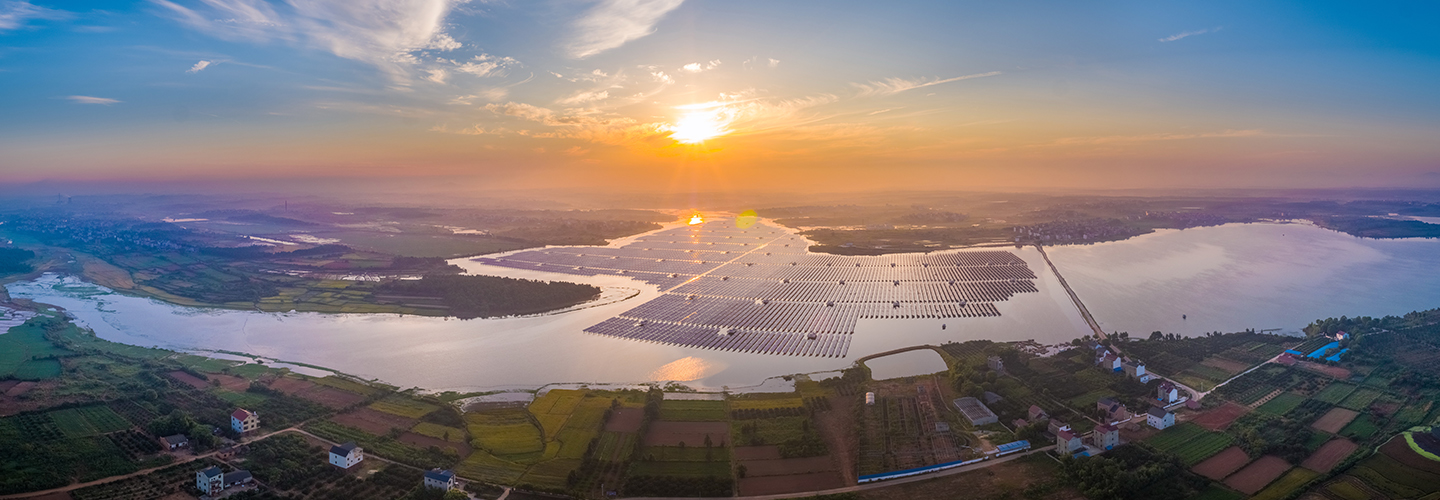 多宝电竞科技江西鄱阳123.235MW “渔光互补”型光伏发电扶贫项目